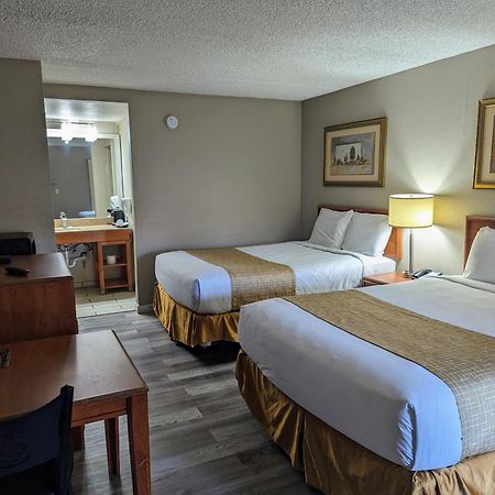 Travelodge By Wyndham Pueblo Exterior photo